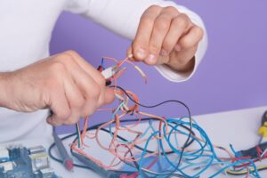 Woraus besteht ein einfacher Stromkreis? Aufbau und Funktion eines einfachen Stromkreises